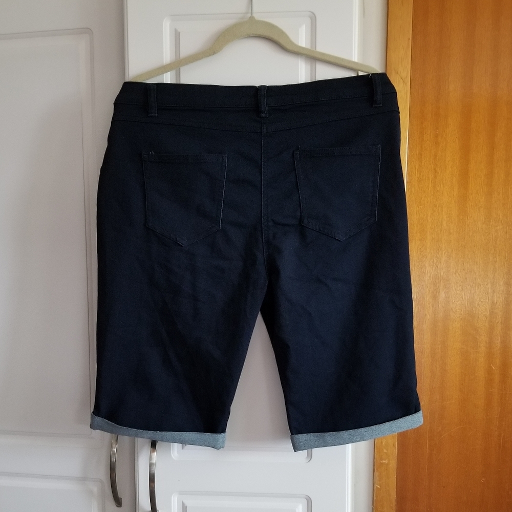 ๐ญj Jess dark blue denim bermuda style shorts - Picture 2 of 4
